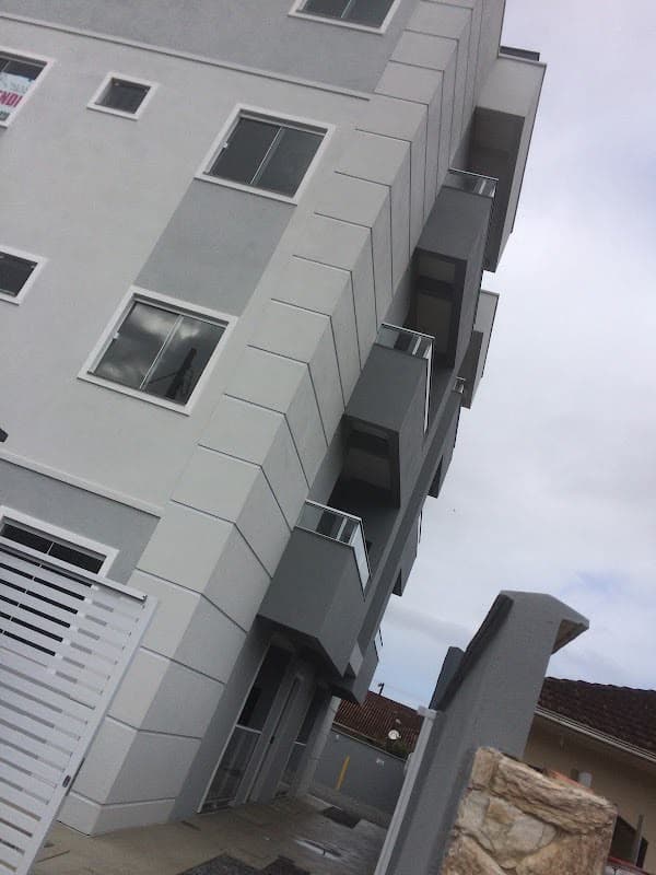 Prédio com detalhes em relevo